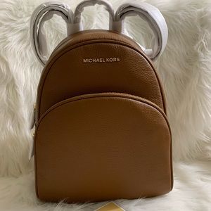 ♥️New Michael Kors Medium Backpack🌺